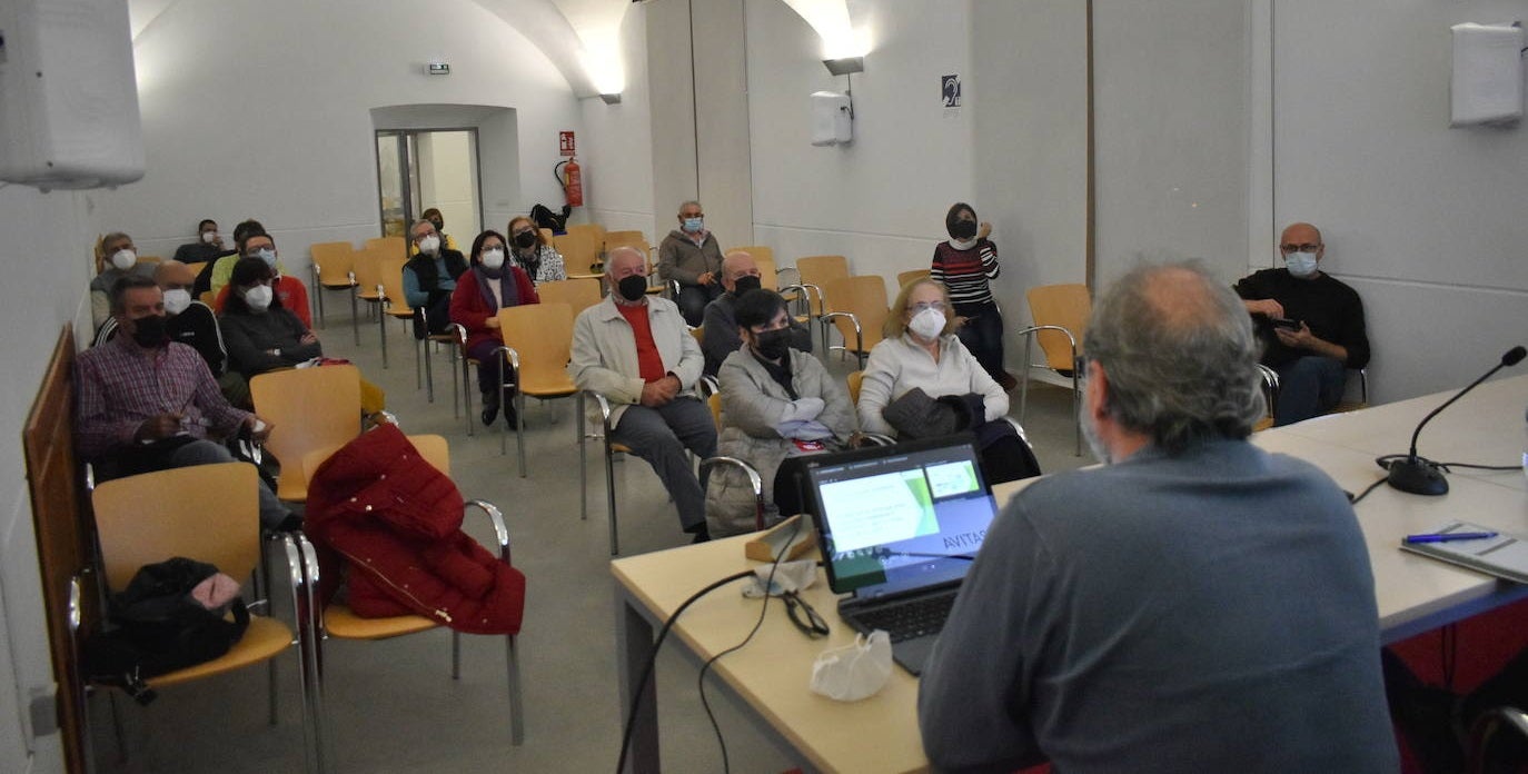 Los miajadeños se acercaron a la charla informativa sobre energías renovables