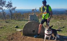 Jaime Jiménez y su perro Mago consiguen la plata de 'Canicross' en el Trail Ibérico Sierra de Tentudía