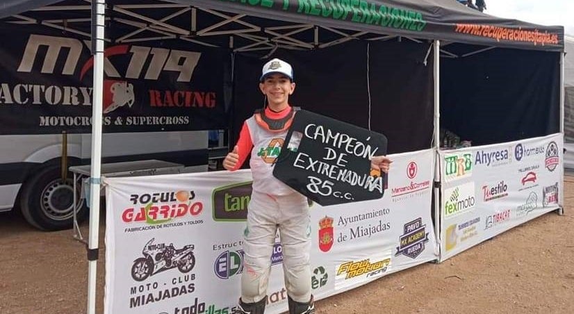 Samuel Tapia se proclama campeón de Extremadura de Motocross Mx85