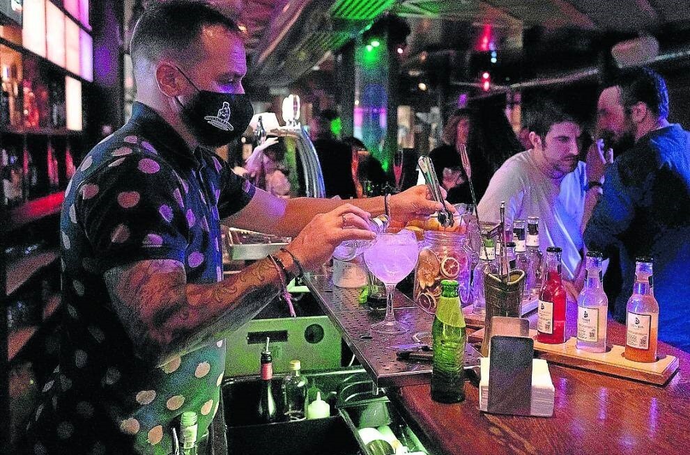 Los bares y establecimientos de ocio nocturno extremeños podrán ampliar su horario de cierre del 10 de diciembre al 6 de enero