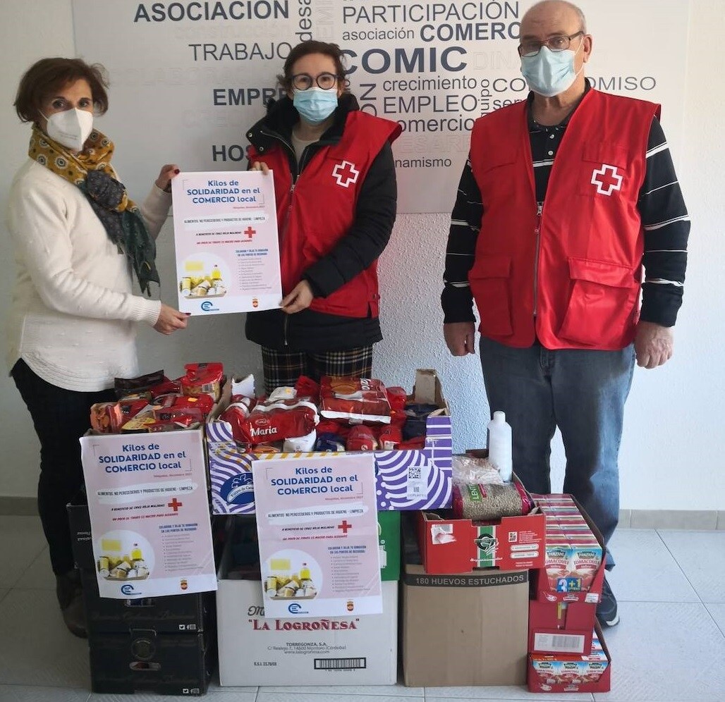 Acomic entrega 125 kilos de alimentos y productos de higiene a Cruz Roja Miajadas