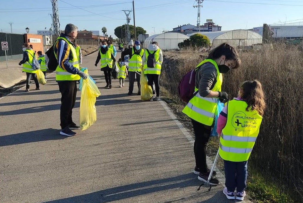 Nueva jornada de Basuraleza para conseguir un Miajadas con un entorno más limpio