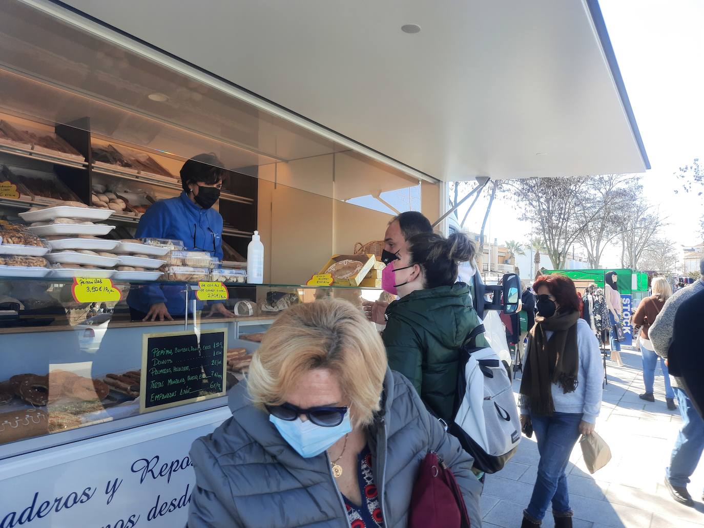 El tiempo y las ganas han acompañado a la Feria del stock