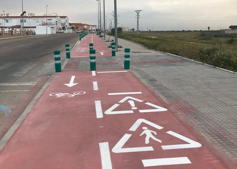 Avanza la reforma de los tramos de carril bici de avenida 8 de marzo y de la carretera a Casar de Miajadas