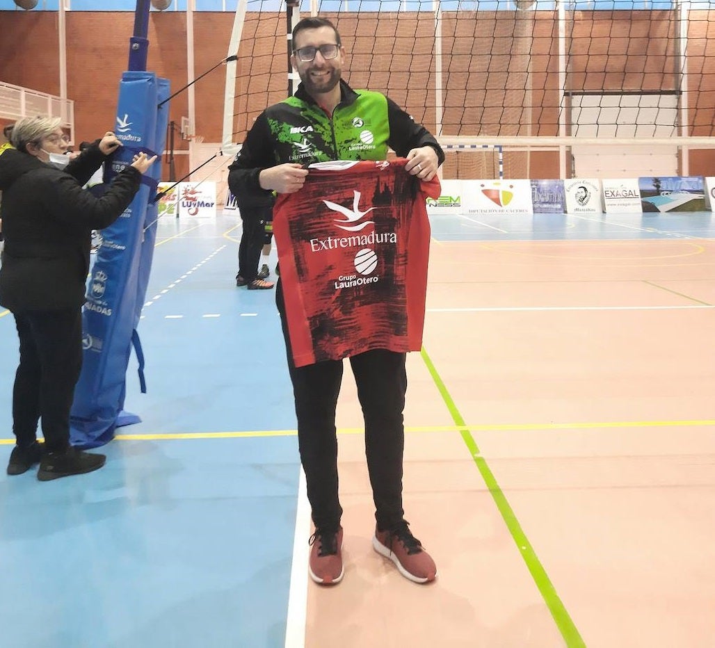 Juan Luis Cabanillas 'Friser' se despide del Extremadura Laura Otero y de Miajadas