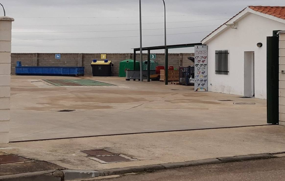 Ya se pueden depositar 'todo tipo de residuos' en el Punto limpio de Miajadas