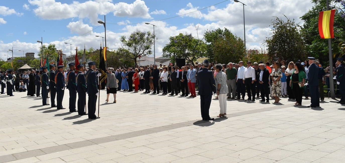 Más de 100 personas sellaron su compromiso con España en la Jura de Bandera Civil de Miajadas