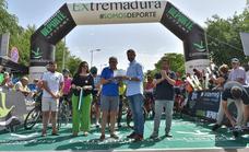 Miajadas se engalanó como punto oficial de la salida de la Cuarta etapa de la Vuelta Ciclista Extremadura