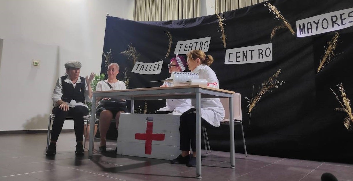 El taller de teatro del centro de mayores deleitó con tres sainetes