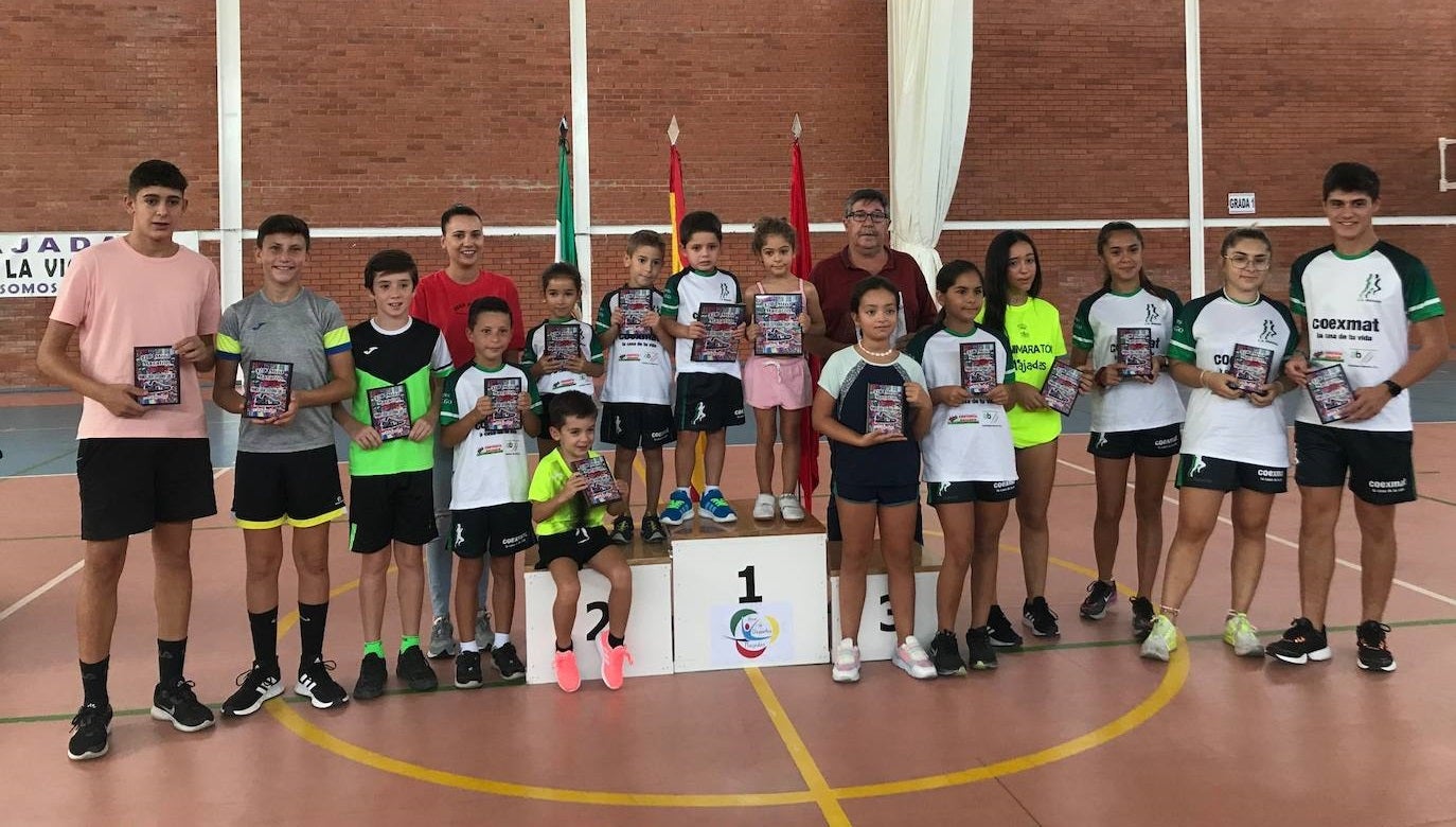 Los clasificados locales de la XLIII Minimaratón 'Villa de Miajadas' reciben sus trofeos