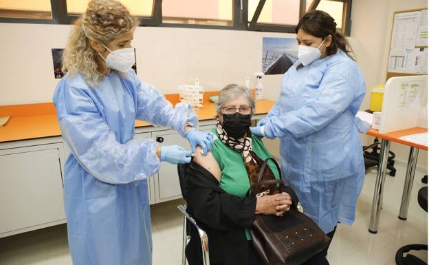Comienza la administración voluntaria simultánea de las vacunas contra la Covid-19 y la gripe estacional