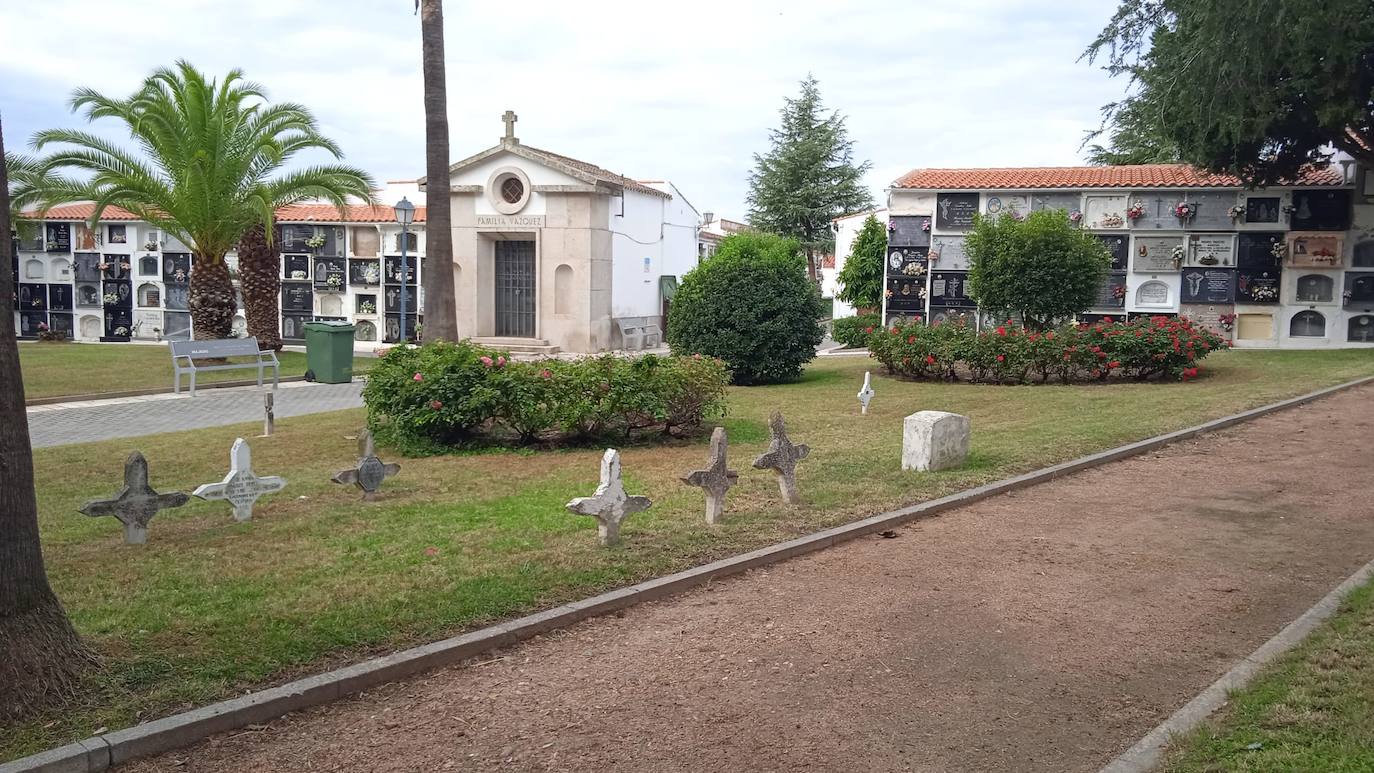 Puesta a punto del cementerio municipal para el Día de los Santos