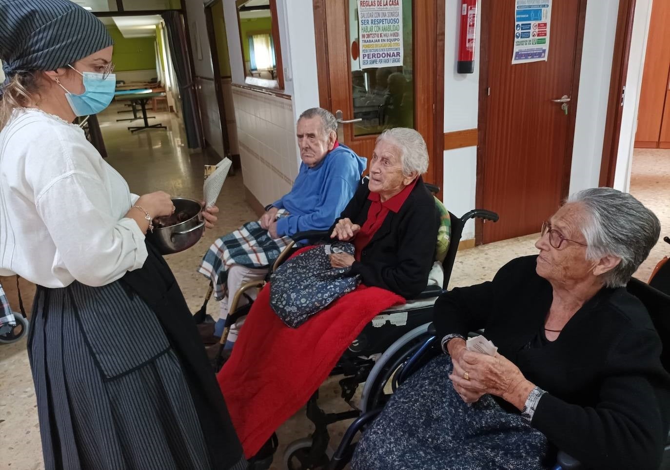 La Castañera visitó a los mayores en la residencia San Martín de Porres