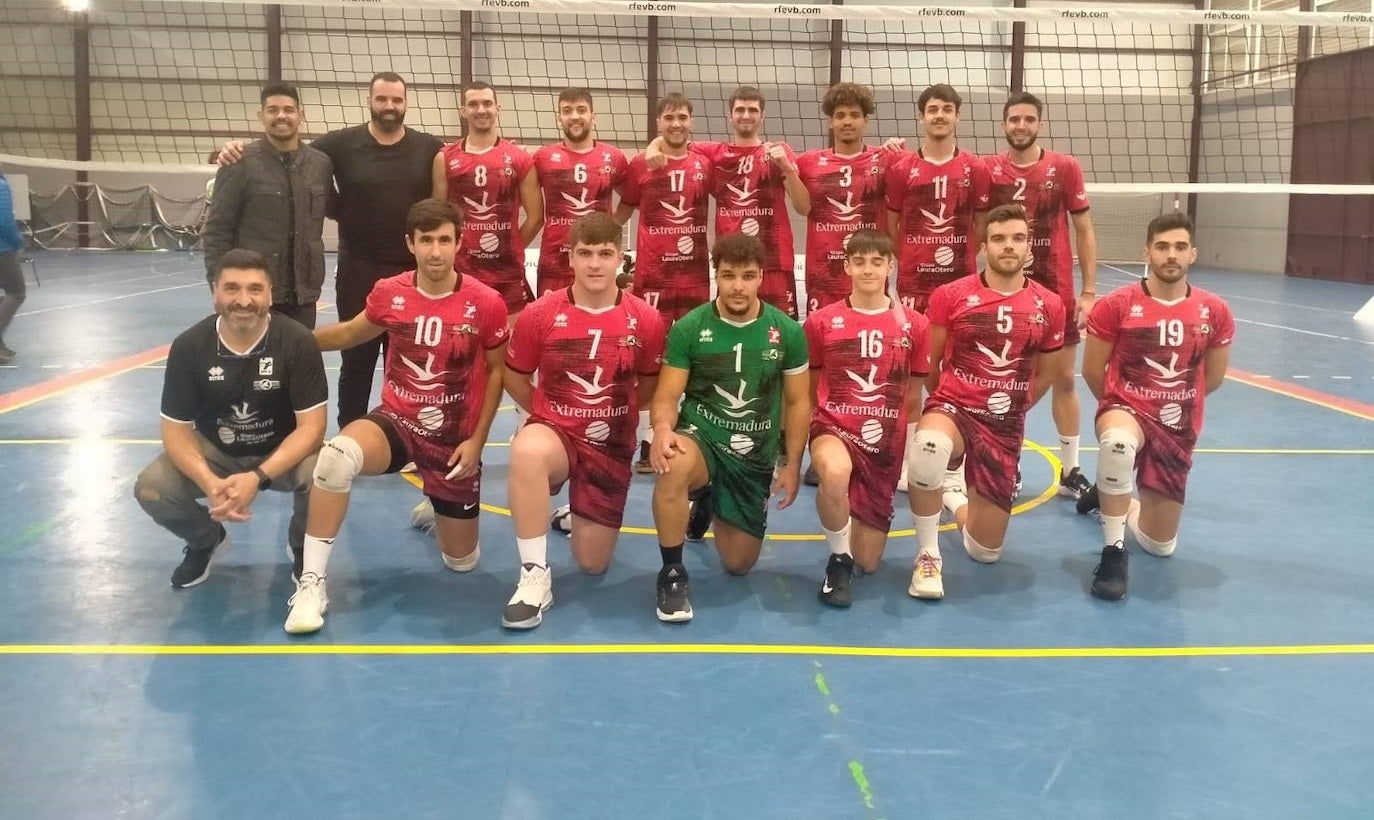 El Extremadura Grupo Laura Otero se impone contundente ante el CV Almendralejo