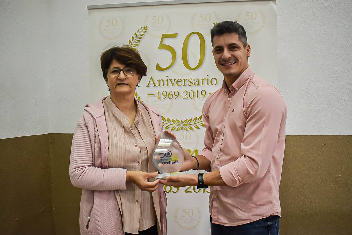 Miajadas, Alonso de Ojeda y Casar de Miajadas reciben una placa por el 50º Aniversario Canal de Orellana