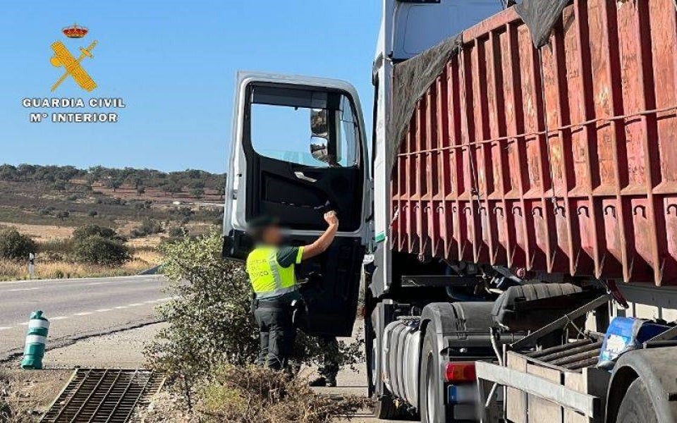 Condenado a seis meses de cárcel un camionero que circulaba en sentido contrario por la autovía a la altura de Miajadas