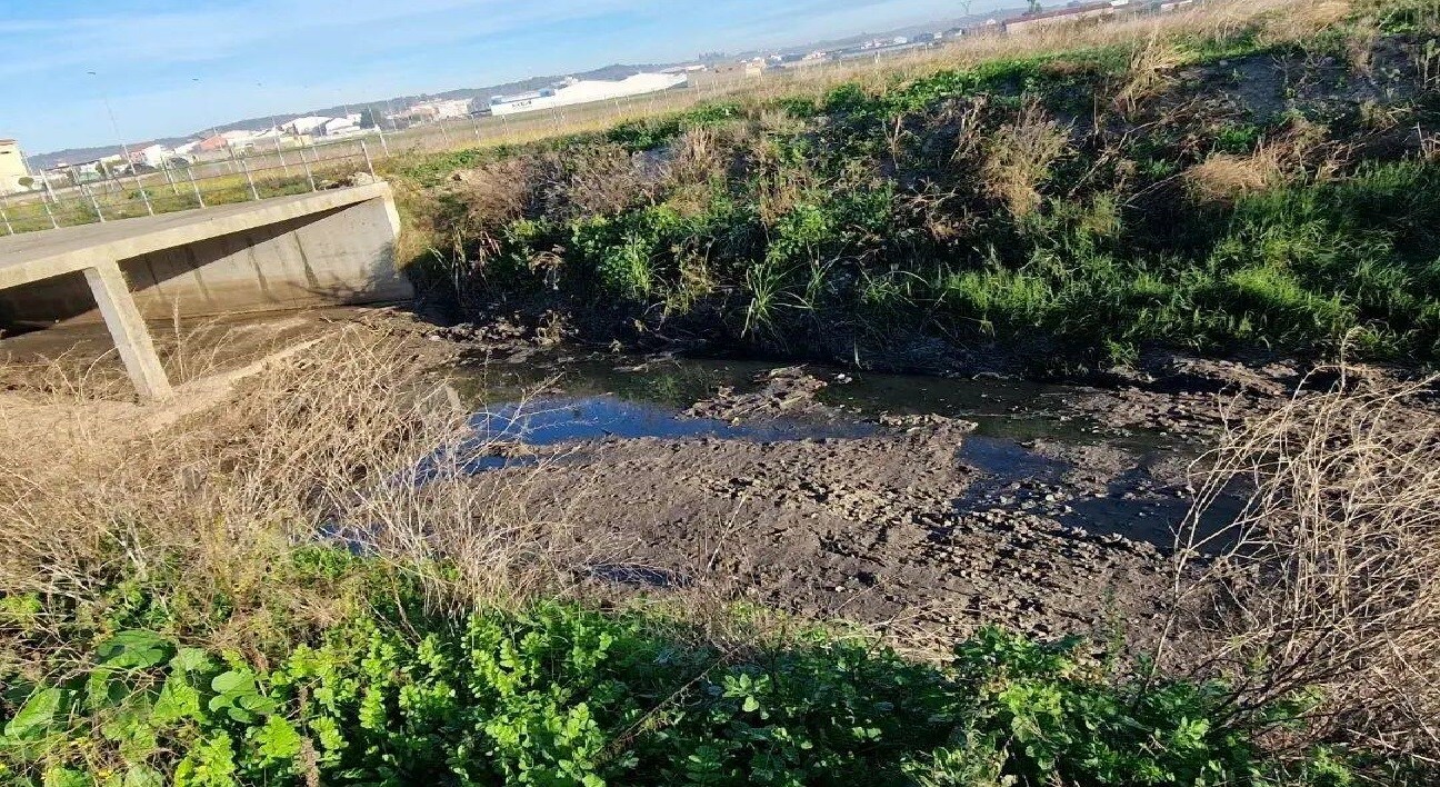 Los arroyos de Miajadas son limpiados para evitar inundaciones por lluvias torrenciales