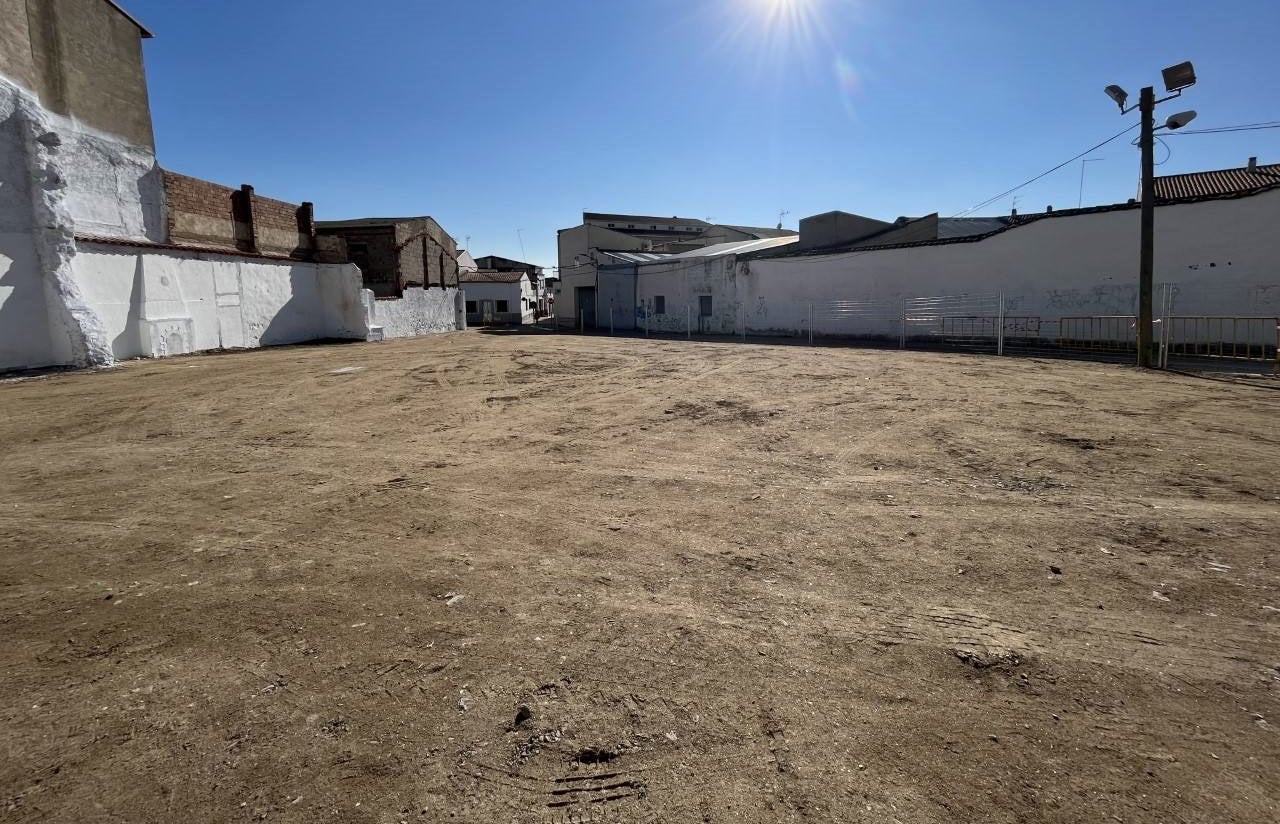 Ya está abierta la nueva zona de aparcamiento público en la calle Martín Cerezo