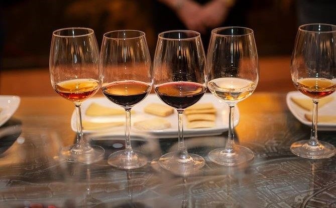 Miajadas promueve una cata navideña de vinos y cava