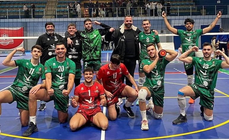 El Extremadura Grupo Laura Otero vuelve de Almería con los tres puntos bajo el brazo