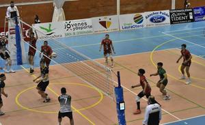 Encuentro entre el Extremadura Grupo Laura Otero y el Cableworld Volei Villena Petrer 