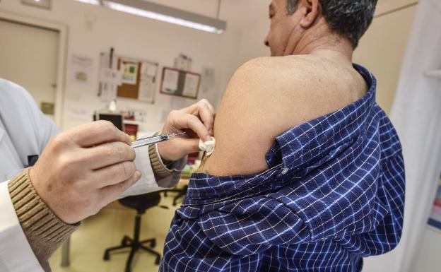 Hoy comienza la campaña de vacunación contra la gripe en Extremadura