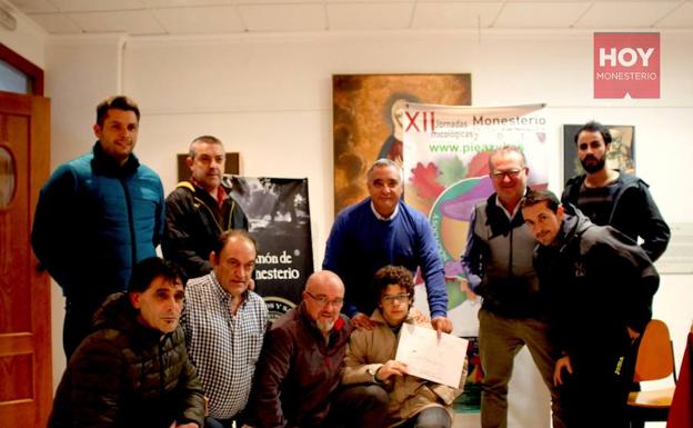 'Pie Azul' dona 350 euros a Jesús Perera para su tratamiento