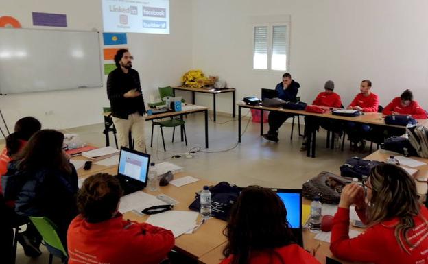 Los alumnos de la EP Dinamiza reciben formación para acceder al mercado laboral
