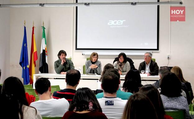 La adicción tecnológica de los jóvenes, a debate en unas jornadas