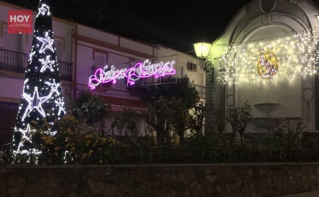 Las luces navideñas alumbran las calles desde el jueves