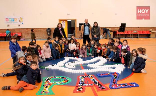 Tapones y desayuno solidarios para celebrar el Día de la Paz en el colegio