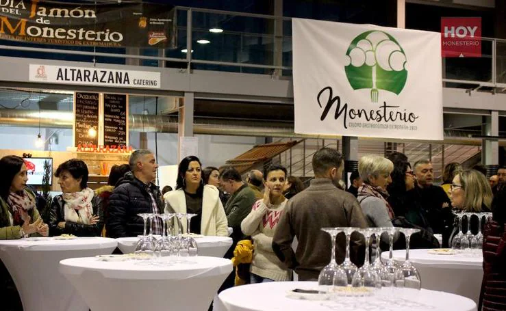 Inauguración del Mercado de la Dehesa con un maridaje de quesos y vinos