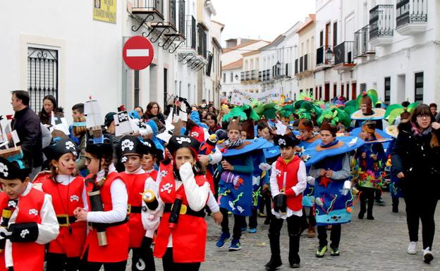 El pasacalles infantil inicia mañana la celebración del Carnaval en Monesterio