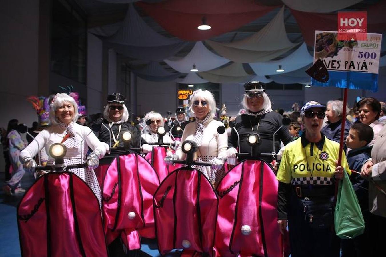 Originalidad y mucho colorido en el concurso de disfraces