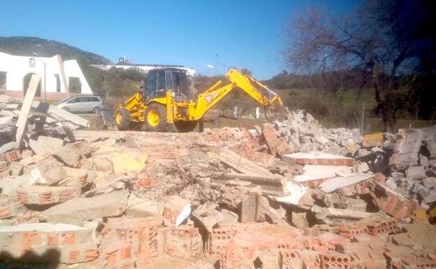 Comienzan las actuaciones en la pradera del Culebrín con la demolición del antiguo escenario
