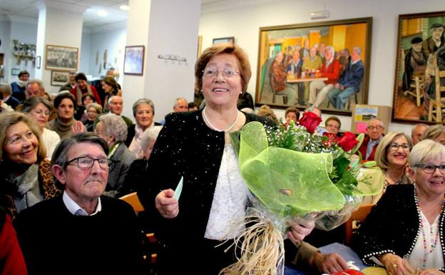 Antonia Matamoros recibe el homenaje de los Pensionistas por el Día de la Mujer
