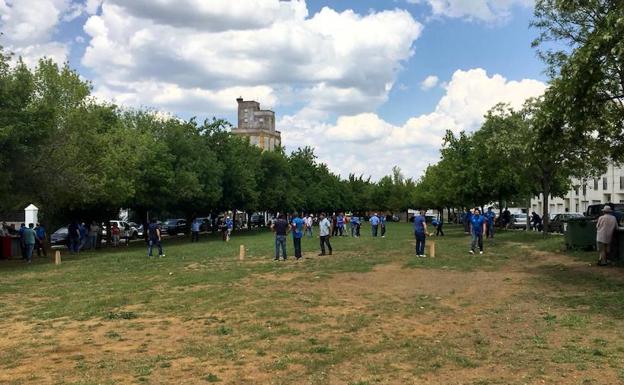 Una convivencia en torno al juego del mojón conmemora en Monesterio el Día del Trabajador
