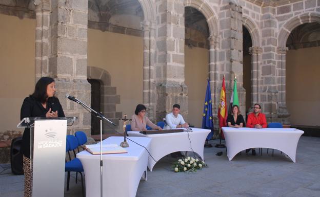 La alcaldesa de Calera de León toma posesión sin los concejales de la oposición del PP