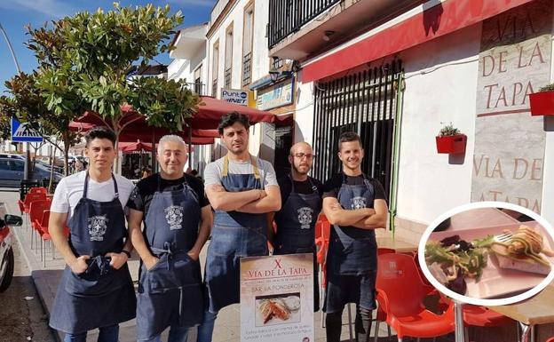 Las tortitas ibéricas de La Ponderosa conquistan el paladar de los comensales en la X Vía de la Tapa de Monesterio