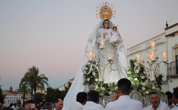 Se precisa la colaboración de costaleros para la procesión de esta tarde de la Virgen de Tentudía