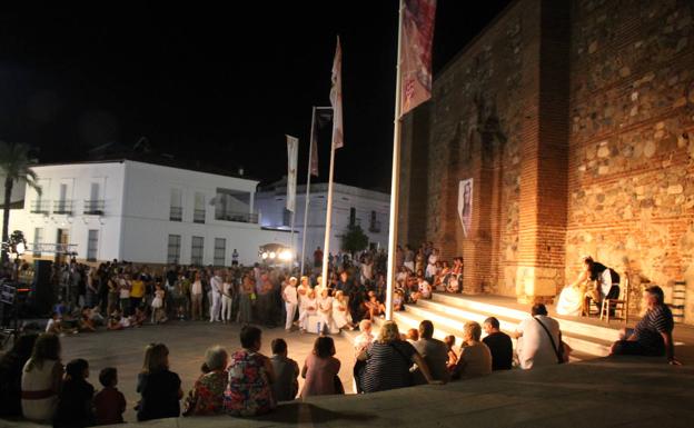 Encuentros con autores, improvisación, flamenco, conciertos y visitas en la III Noche en Blanco de Monesterio