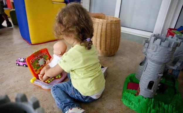 La Escuela Infantil Municipal impulsa un Mercadillo Solidario con productos para niños