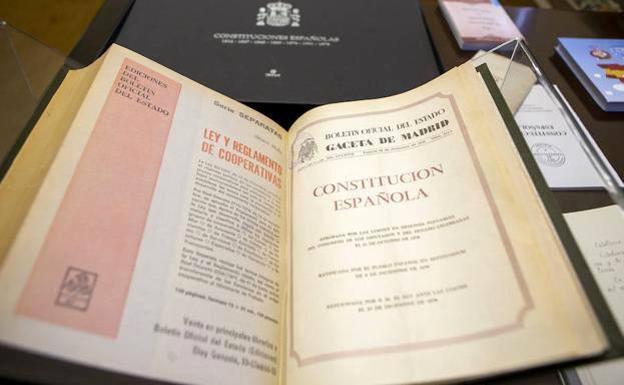 La Biblioteca Municipal y los alumnos del colegio celebran entre hoy y mañana el Día de la Constitución