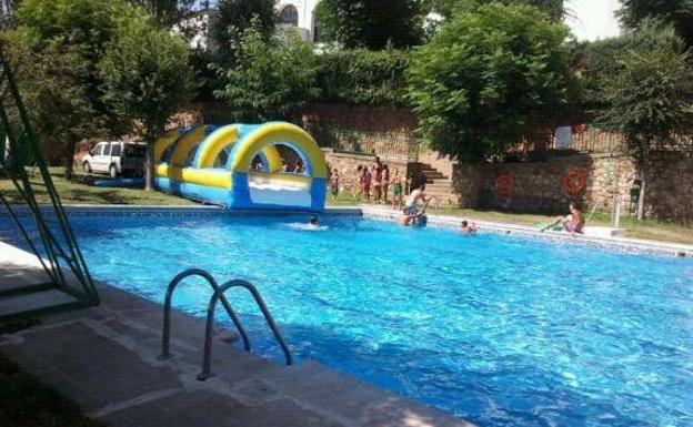 Calera de León sí abrirá su piscina municipal este verano
