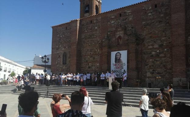 Las campanas de la iglesia de Monesterio resuenan en el cuarto aniversario de la desaparición de Manuela Chavero
