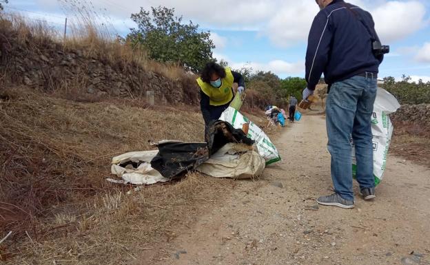 Jornada de limpieza en el Pantano de Tentudía