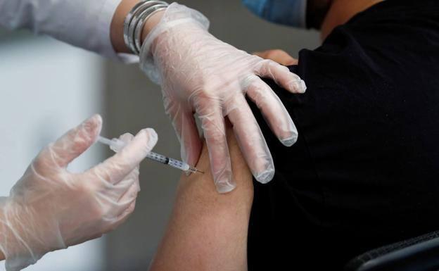 Hoy comienza la administración de la tercera dosis de la vacuna a mayores de 70 años en Monesterio