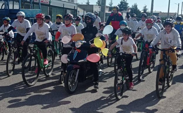 La I Marcha Sobre Ruedas contra el Cáncer Infantil recauda casi mil quinientos euros para AOEX