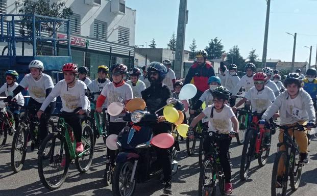 La I Marcha Sobre Ruedas contra el Cáncer Infantil recauda casi mil quinientos euros para AOEX