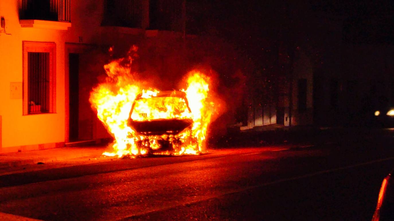 El fin de semana deja el incendio de un vehículo en Monesterio